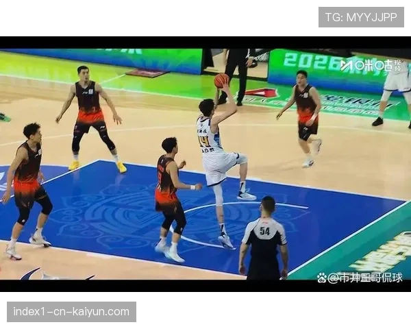 广厦板凳深度优势明显 替补得分领先同曦20分 广厦板凳深度优势明显 替补得分领先同曦20分